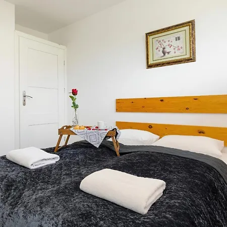 Apartment Wisniowy Sad By Renters